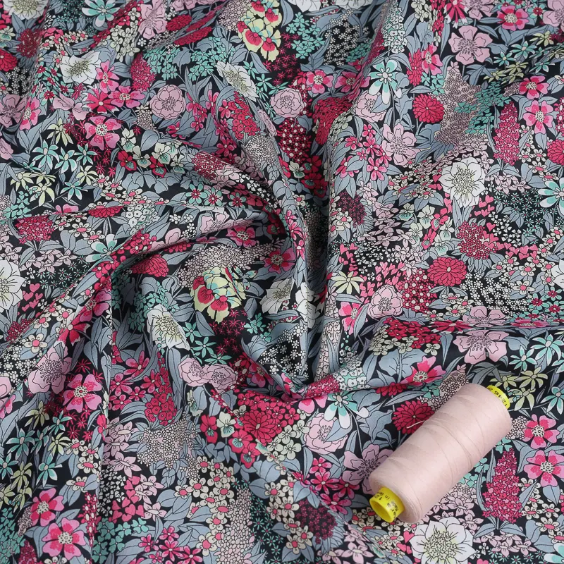 Liberty Classic TANA Cotton CIARA Premium katoenen stof. Perfect voor kleding en creatieve projecten. Geniet van uitzonderlijke zachtheid en duurzaamheid.