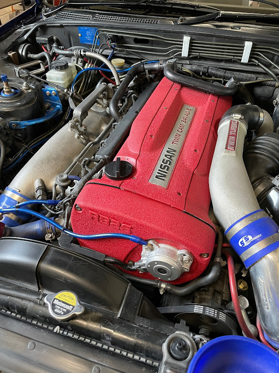 スカイライン GT-Rのヘッドカバー塗装・結晶塗装に関するカスタム事例の投稿画像2枚目