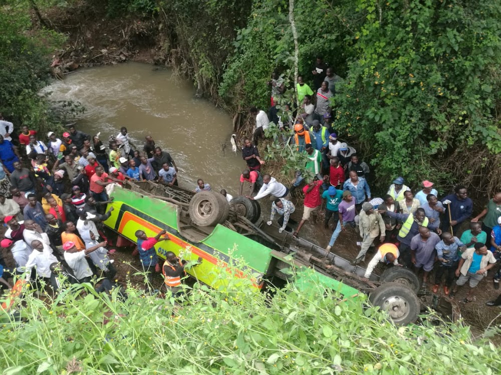 Neun Tote, mehrere Verletzte, nachdem Matatu in den Mbagathi-Fluss stürzt
