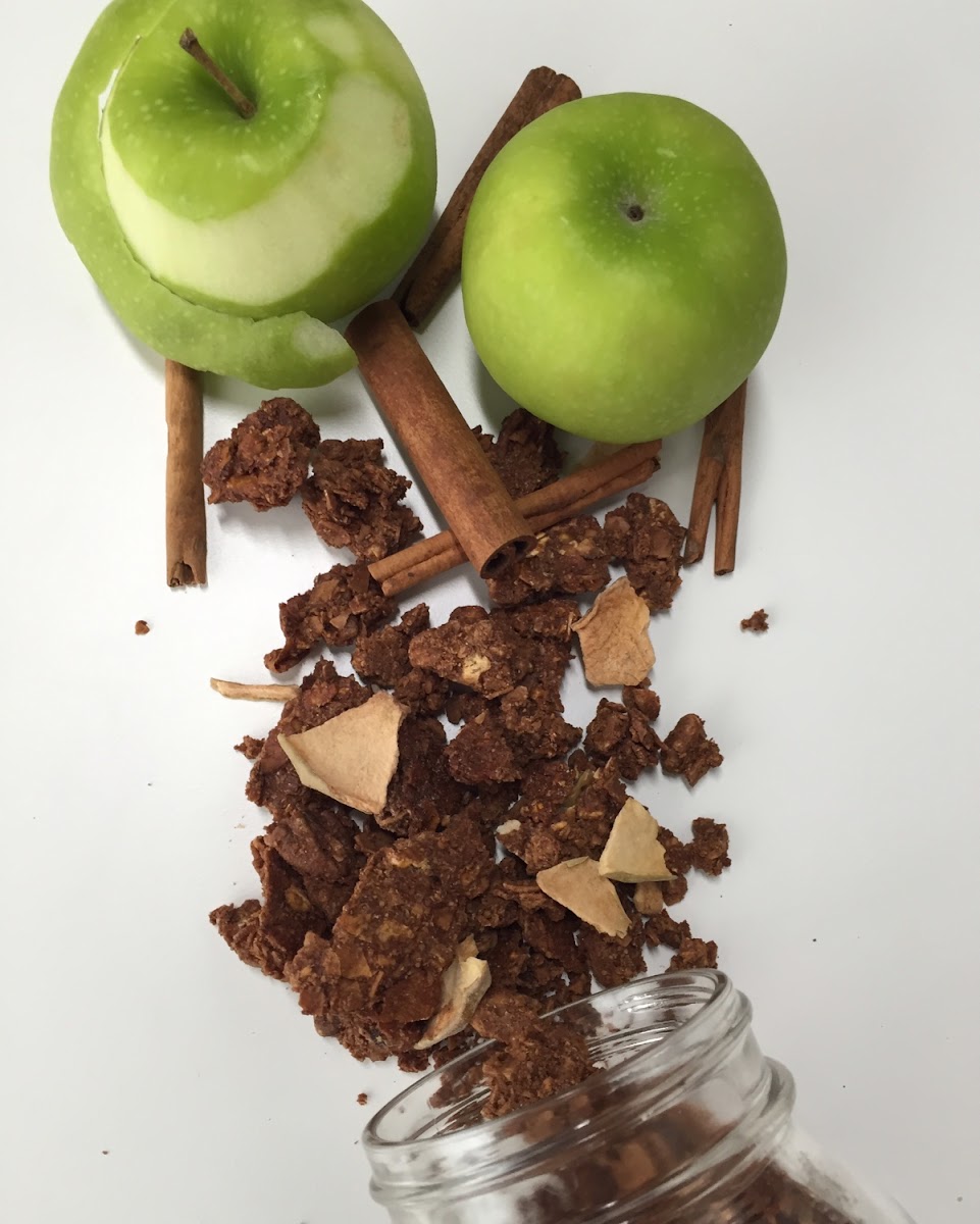 Apple-cinnamon granola