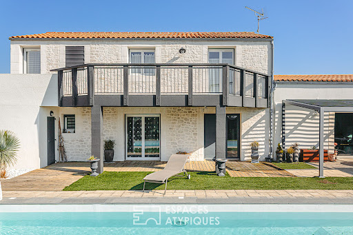 House with pool 2