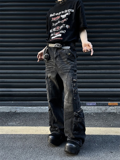 Title 5, Retro Tattered Jeans with Big Pockets, Loose-fi...