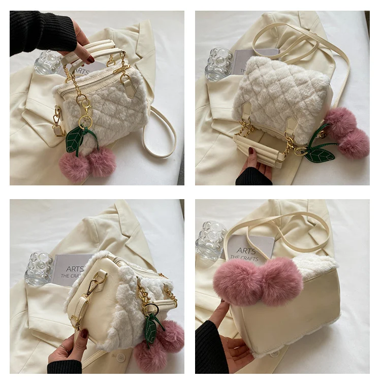 Title 6, Sac fourre-tout losange en peluche avec chaîne ...