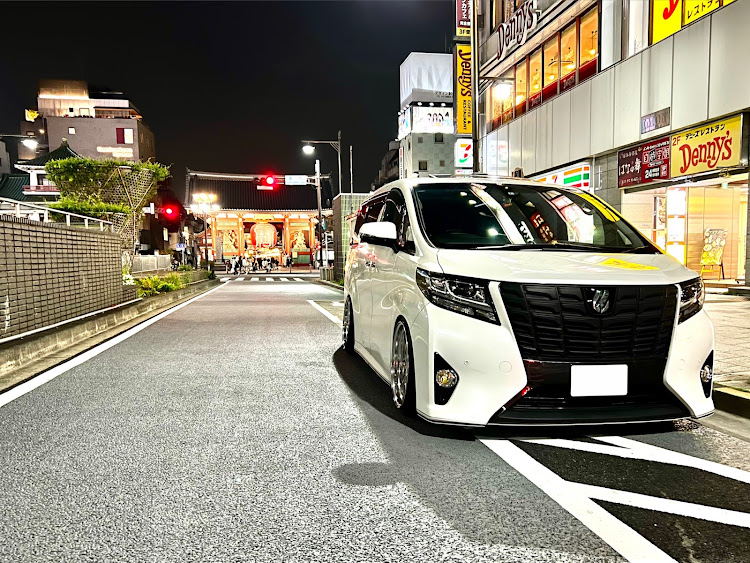アルファードのアウトリップ・浅草雷門・低そうで低くない少し低い車・トーキョーに関するカスタム事例の投稿画像1枚目