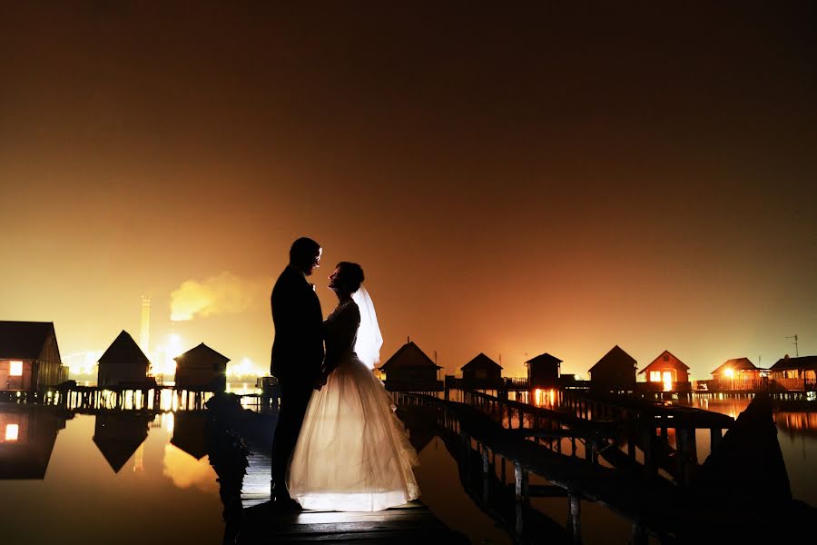 Fotógrafo de casamento Ferenc Zengő (zengoferenc). Foto de 17 de janeiro 2016