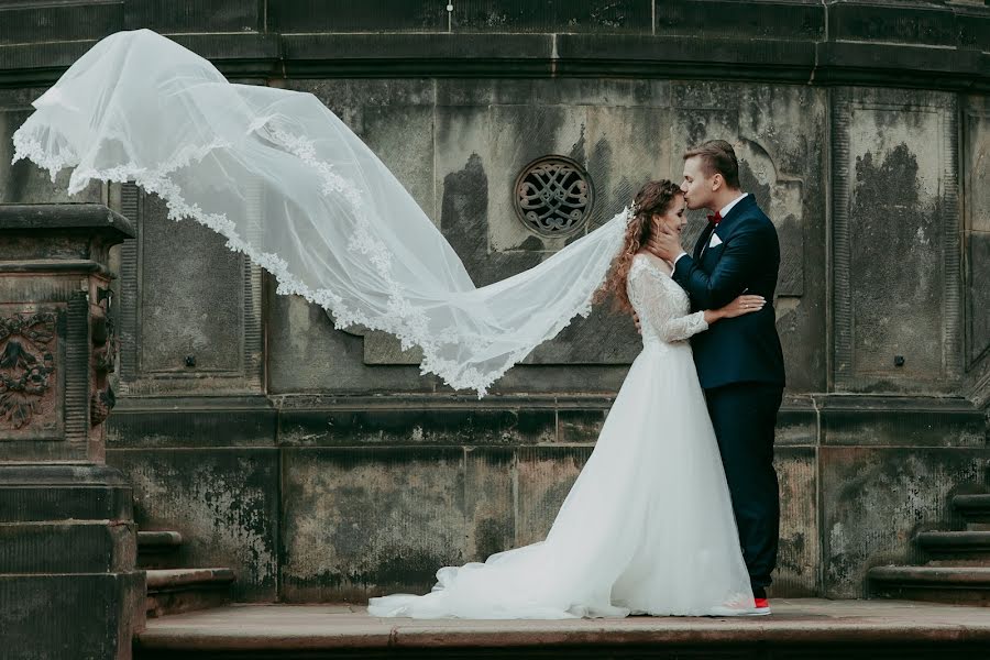 Fotógrafo de bodas Łukasz Sławomir (nastrojowestudio). Foto del 5 de noviembre 2019