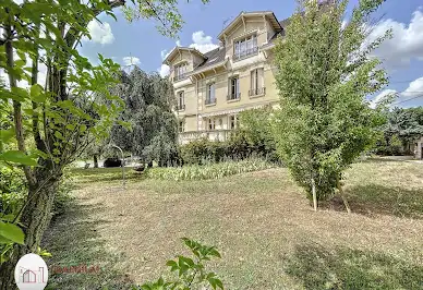 Villa avec piscine et terrasse 3