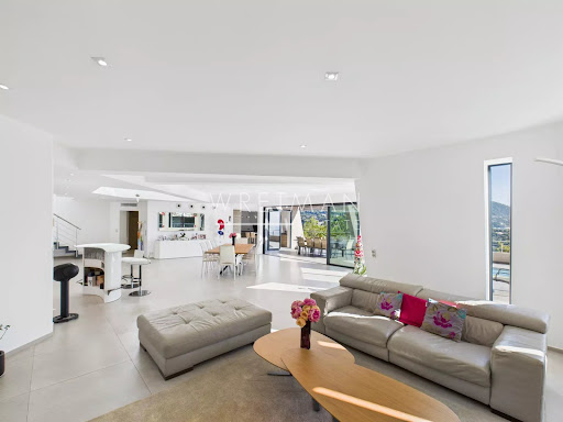 Villa with terrace 4