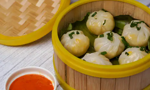 Steamed Seasonal Vegetable And Basil Dimsums [6 Pieces]