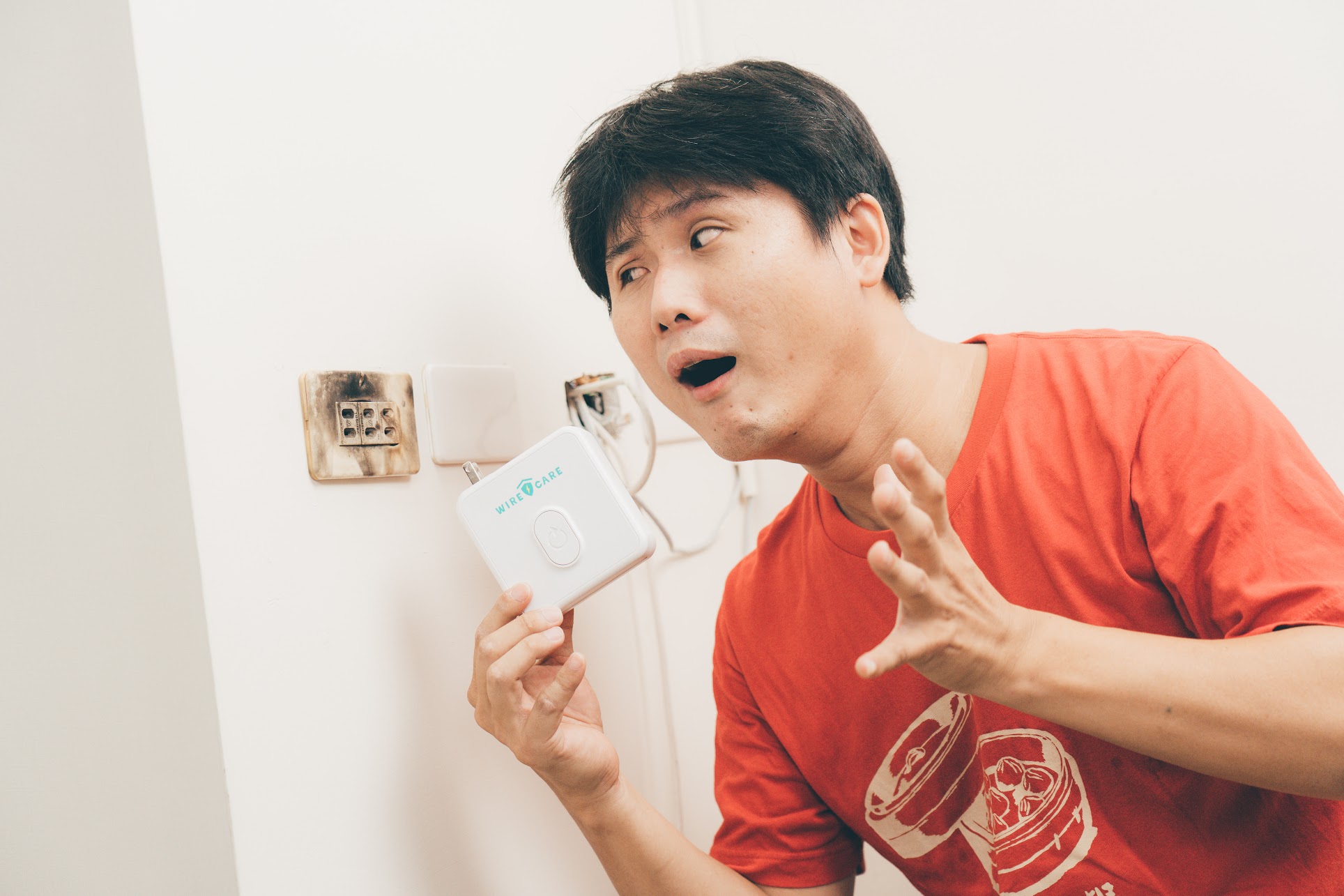插入就感知 WIRECARE 宅電防護員 最速居家用電安全檢測 開箱體驗｜老舊插座、電阻偵測、電線走火｜科技狗 - Brook Livin, PTT, WIRECARE, 嘖嘖, 宅電防護員, 宅電防護員ptt, 居家, 插座, 檢測, 火災, 災情, 集資 - 科技狗 3C DOG