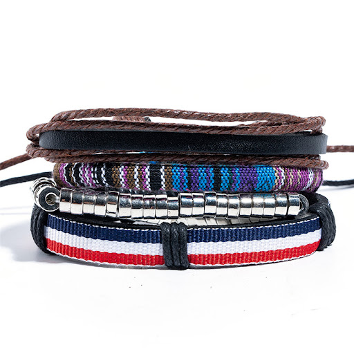Title 2, Meerlagige handgemaakte armband