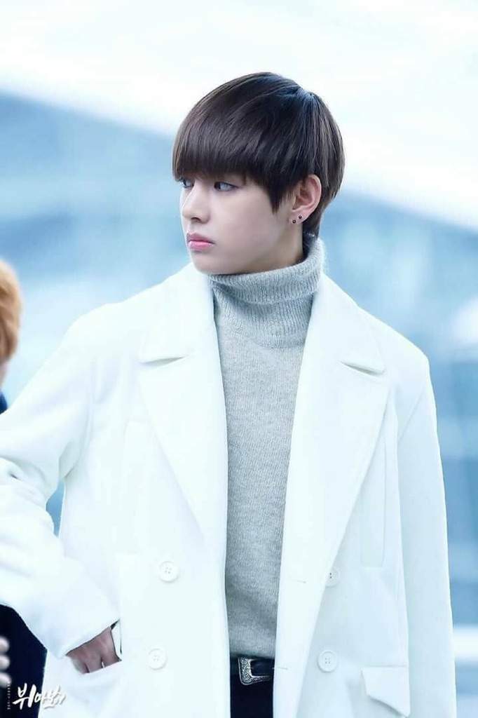 10+ Times BTS's V Showed Us How To Wear A Comfy Coat With Style - Koreaboo