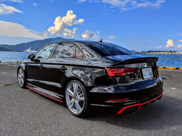 RS3 セダンのいいね！&コメントありがとうございます！・真横・ドライブに関するカスタム事例の投稿画像2枚目