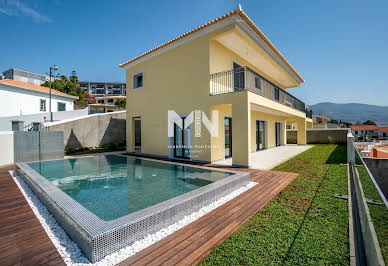 House with pool 15