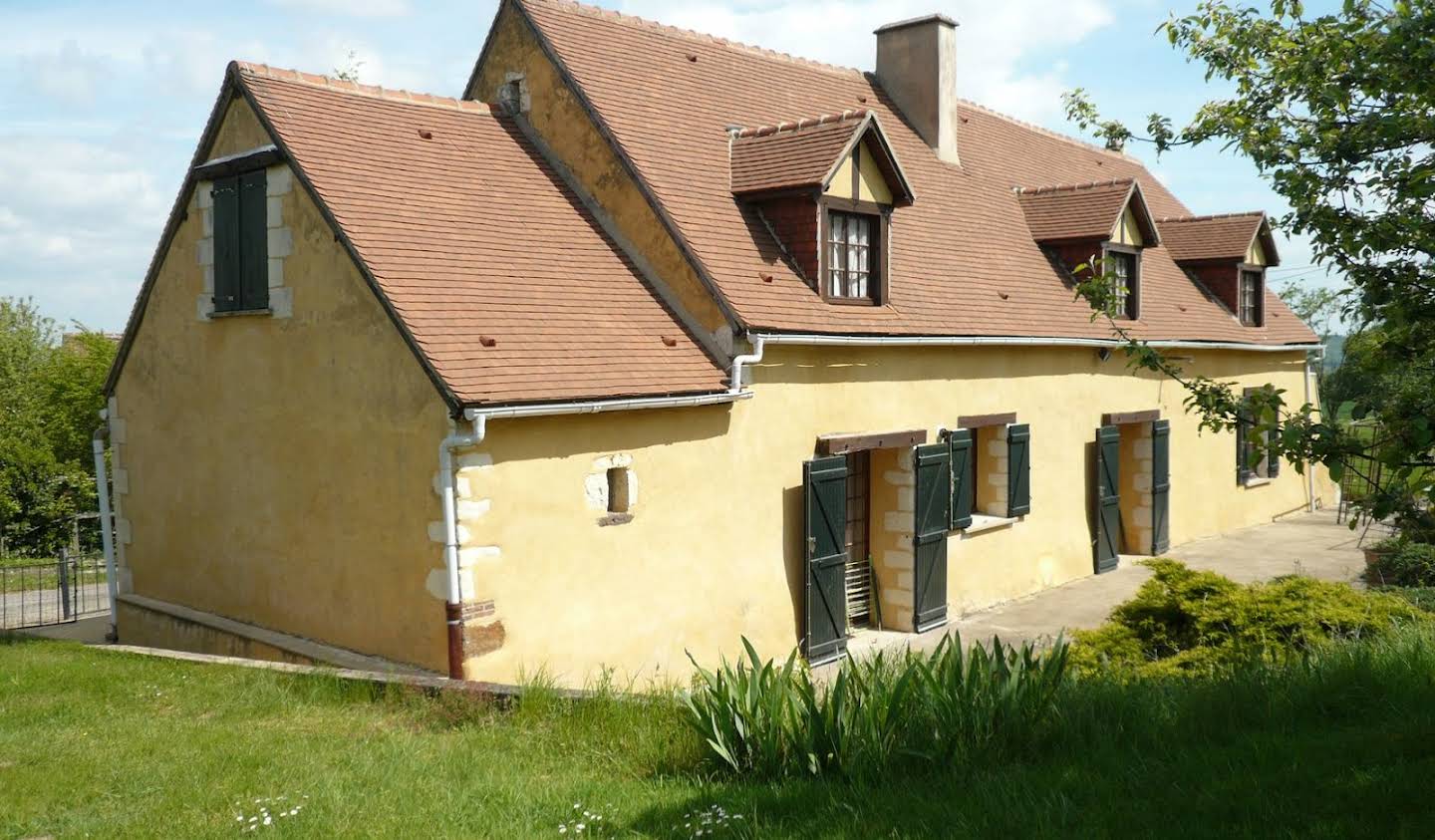 Maison avec terrasse Cour-Maugis sur Huisne