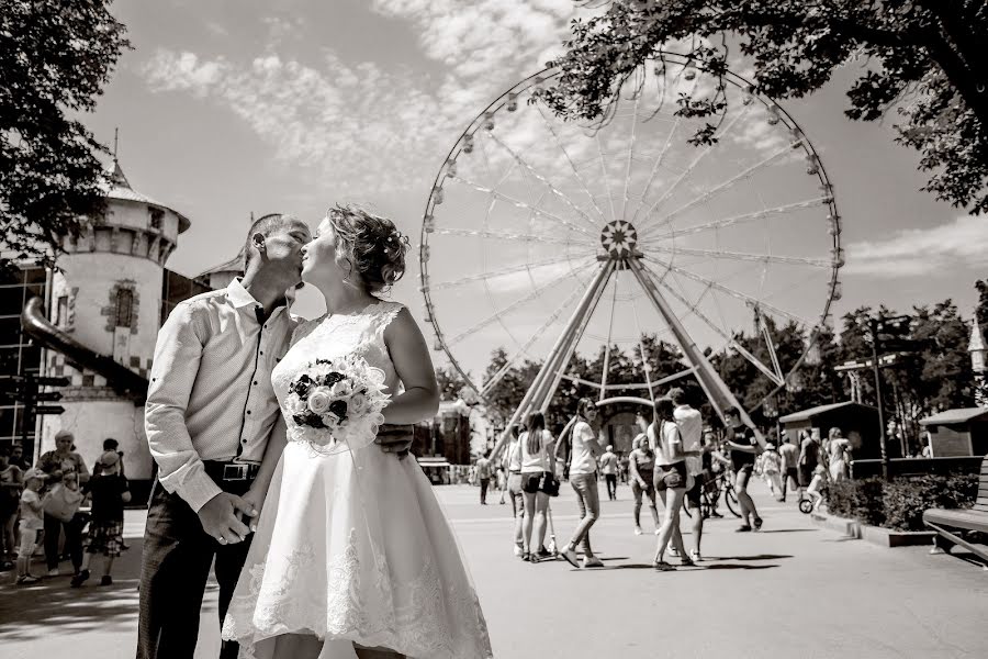 Wedding photographer Stanislav Vlasov (vlasovstudio). Photo of 27 June 2019