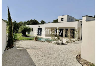 House with pool and terrace 12