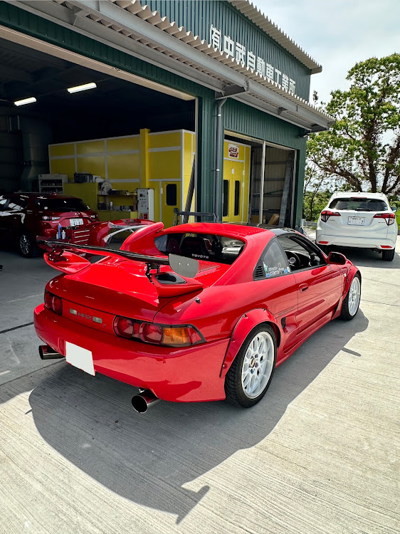 MR2のT020トムスリアバンパー・宮崎・板金塗装完了に関するカスタム事例の投稿画像2枚目