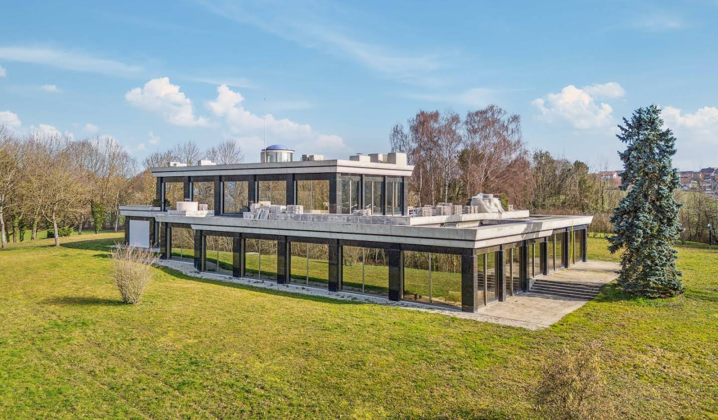 Farm house with garden and pool Gletterens