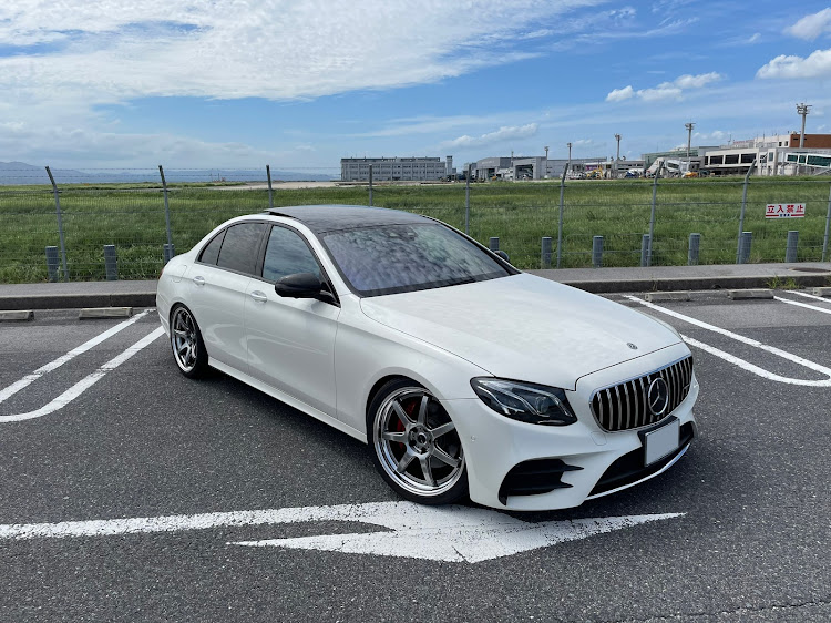 Eクラス セダンのホイール洗浄・キャリパー洗浄・ローター洗浄・足廻り洗車・足廻り洗浄に関するカスタム事例の投稿画像1枚目