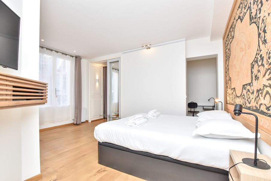 Location meublée appartement 1/2 pièces 40 m² à Paris 8ème (75008), 2 100 €