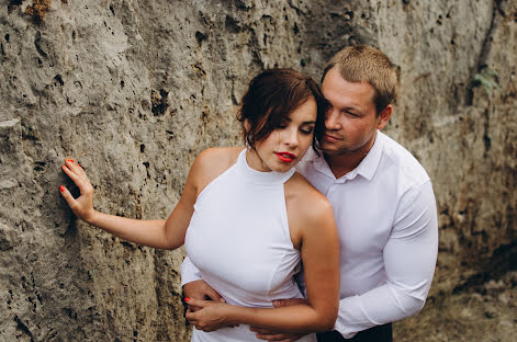 Fotógrafo de casamento Yana Knyazeva (yanaknyazeva). Foto de 22 de agosto 2016