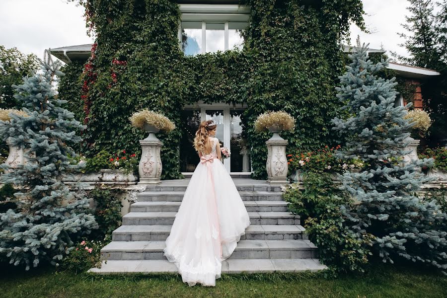 Fotografo di matrimoni Konstantin Gusev (gusevvv). Foto del 2 ottobre 2018