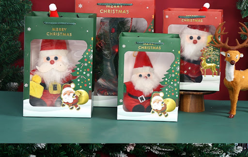 Title 5, Transparante papieren kerstcadeauzak, bloemenbo...