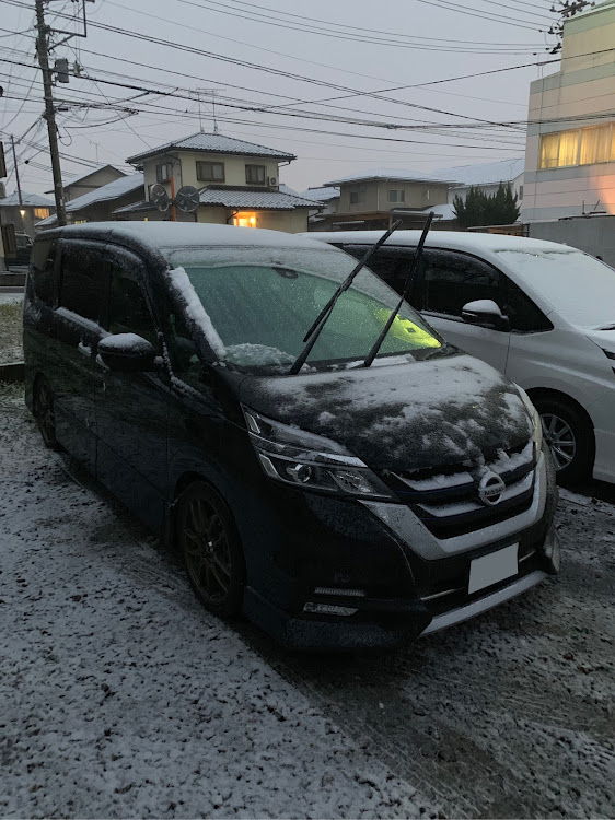 セレナのまさかの雪・冬タイヤから夏タイヤに関するカスタム事例の投稿画像1枚目