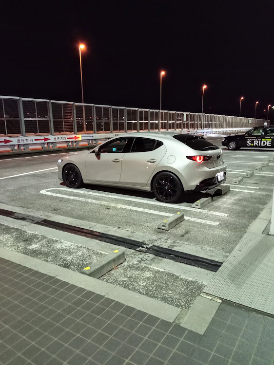 MAZDA3のあけましておめでとうございます・今年もよろしくお願いします・新年のご挨拶・穏やかな一年になりますように…・三芳PAに関するカスタム事例の投稿画像3枚目
