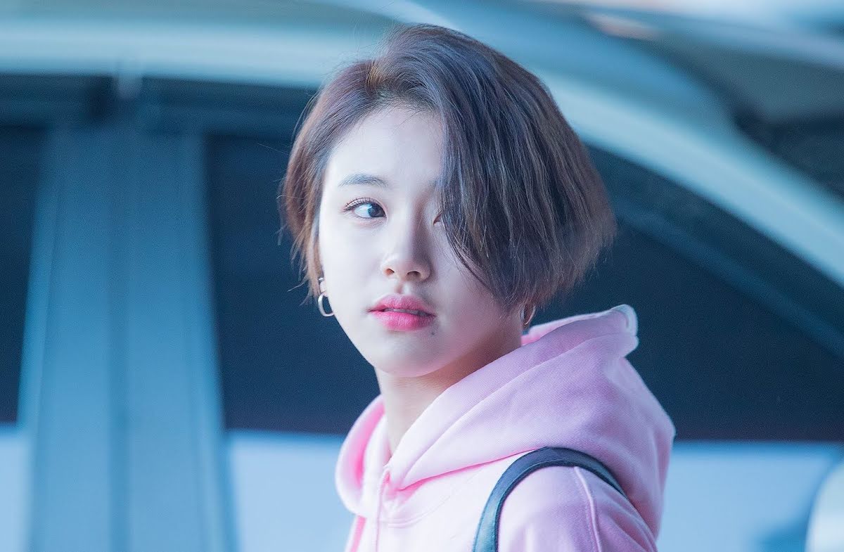 TWICE Chaeyoung explains the reason why she decided to cut her hair short.