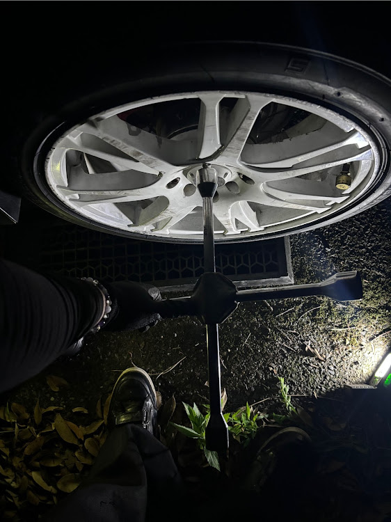 180SXのAVS MODEL6とGOOD YEAR TIRES 🛞・ディアブロレーシングホイールとセイバーリングタイヤSL201・深夜に1人でリアタイヤ交換🧑‍🔧・連投失礼します・加速力アップに関するカスタム事例の投稿画像11枚目