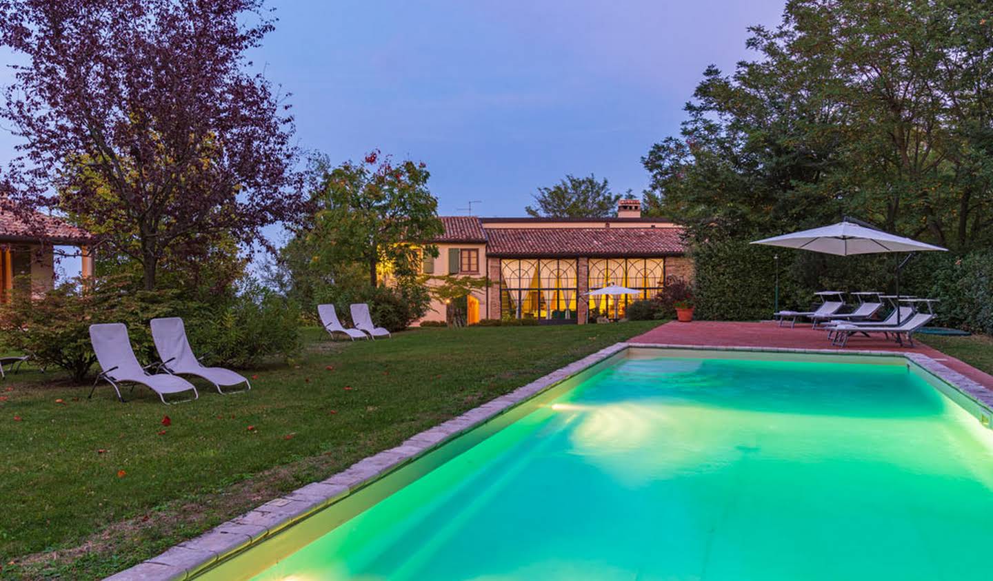 Villa avec piscine et jardin Roncofreddo
