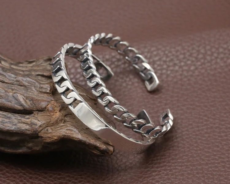Pulseira feminina simples de prata esterlina S925, retrô, aberta e envelhecida. Design elegante e versátil, ideal para uso diário e eventos.