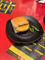 The Wadapav Cafe photo 4