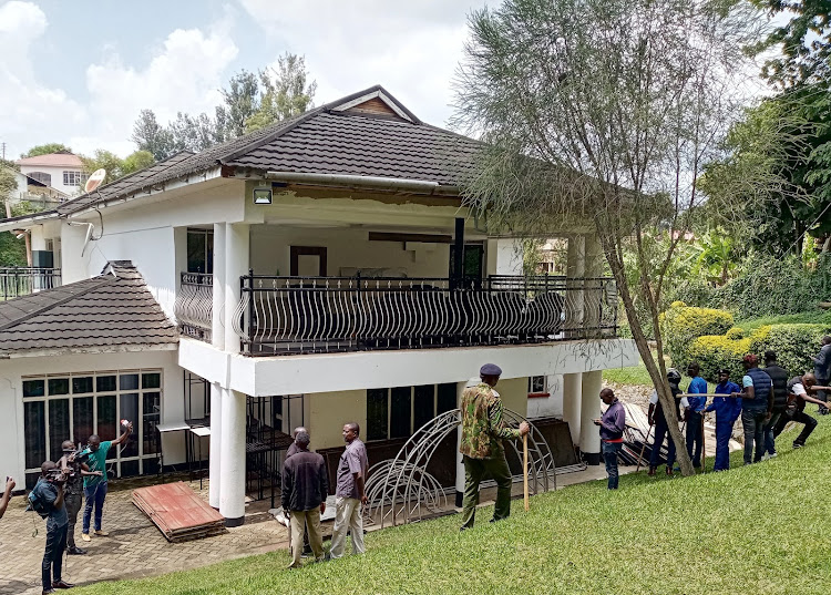 Police officers at the residence of former Kakamega senator Cleophas Malala's on September 1, 2022