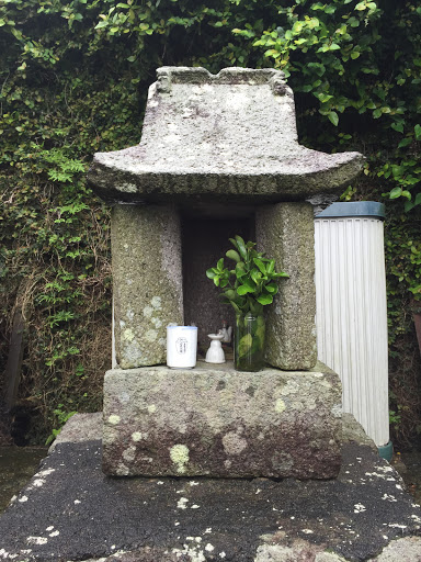 お稲荷さんの祠