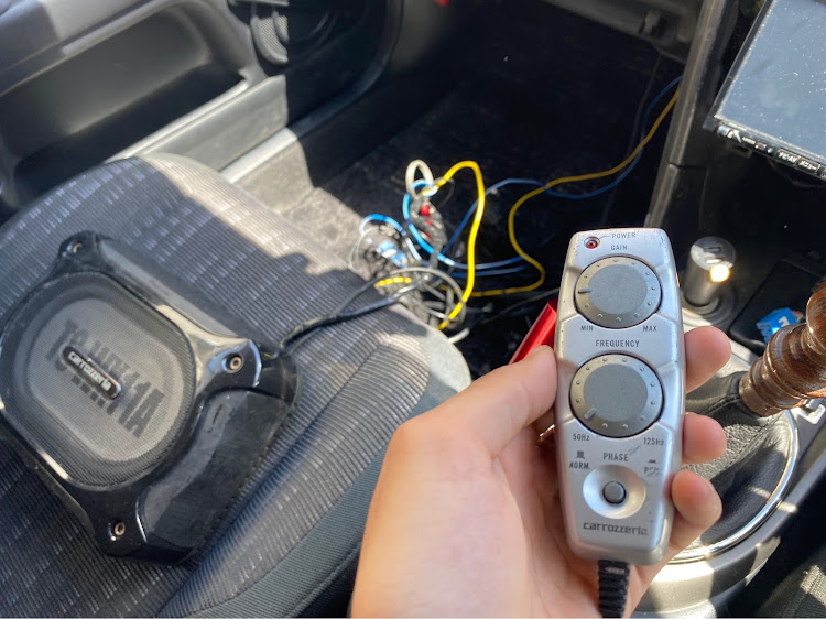 アルテッツァのコロナウイルスに負けるな・洗車・ウーファー取付・配線分からないに関するカスタム事例の投稿画像3枚目