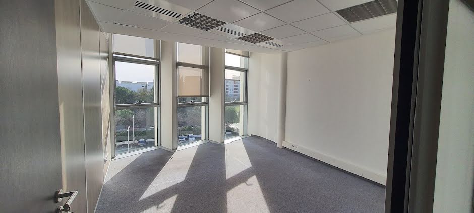 Location  locaux professionnels 9 pièces 152 m² à Montpellier (34000), 2 000 €