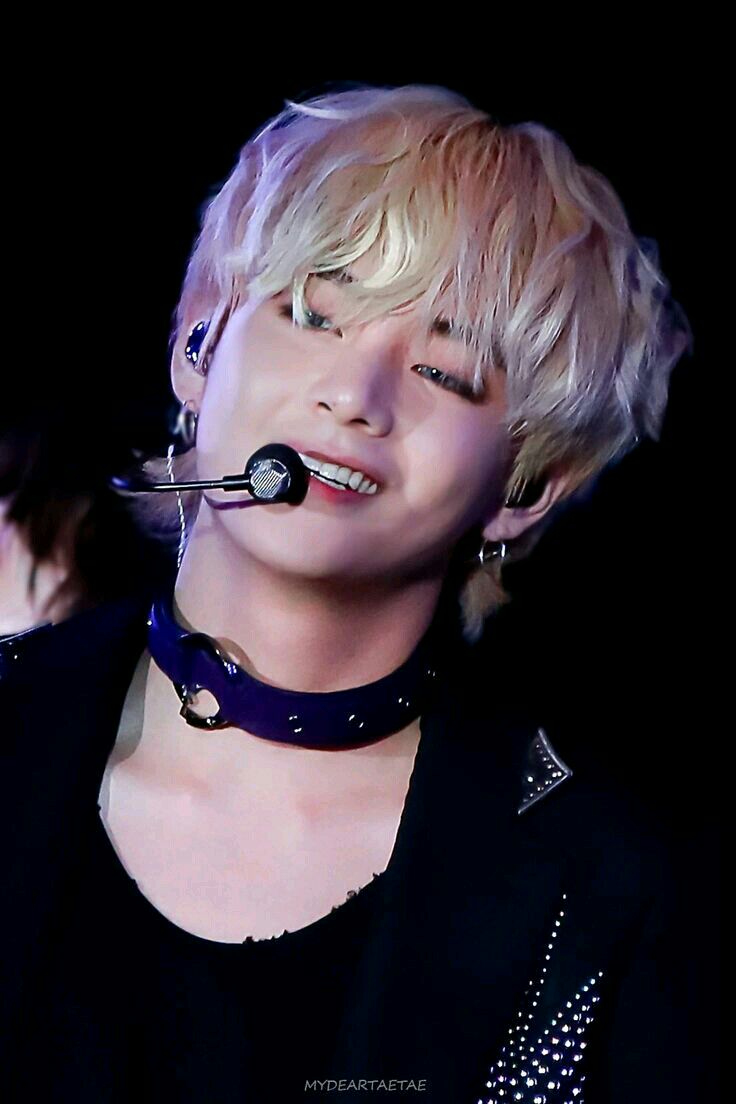 Just 20+ Pictures of BTS's V Smirking And Grinning His Way Into Your ...