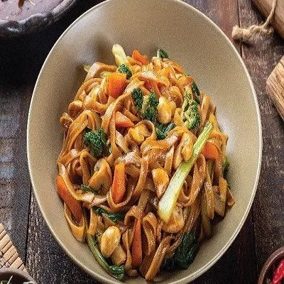 Stir Fried Flat Rice Noodles [Serves 1-2]