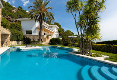 House with garden and terrace 9