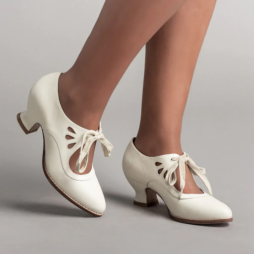 Title 10, Scarpe casual con tacco alto traforate e string...