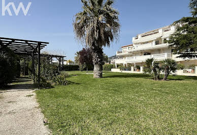 Appartement avec terrasse et piscine 20