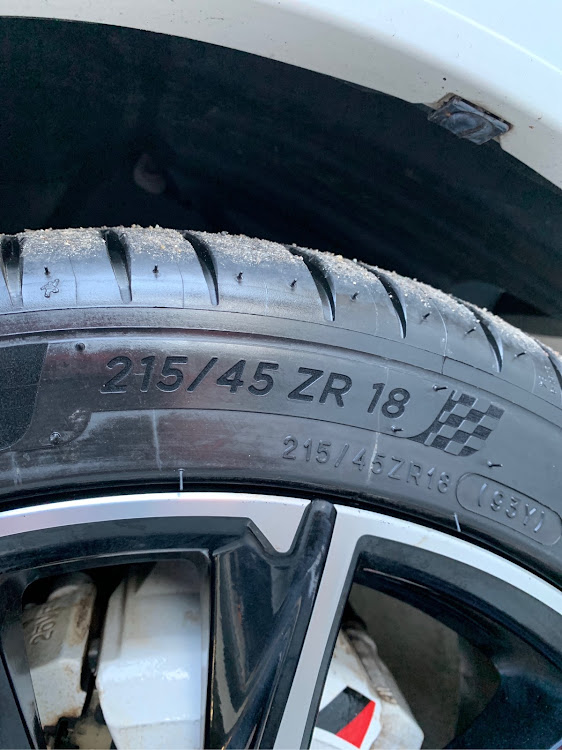 ヴォクシーG'sのミシュラン・ミシュランパイロットスポーツ4・215/45ZR18・みんなに会いたい・我流に関するカスタム事例の投稿画像2枚目