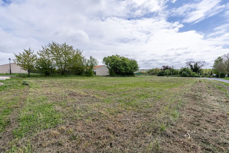 Vente terrain  600 m² à Dompierre-sur-Charente (17610), 34 200 €