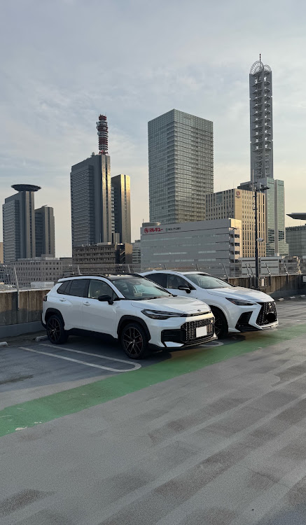 壱参styleさんが投稿したカローラクロスGRスポーツ・レクサスNX Fスポーツ・新都心コクーン夜景・iPhone15Proに関するカスタム事例の投稿画像1枚目