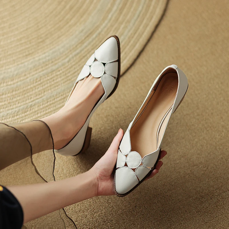Title 4, Leren low-cut chunky hak schoenen, gemaakt van ...