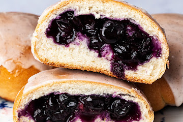 Vegan jagodzianki - Polish blueberry buns