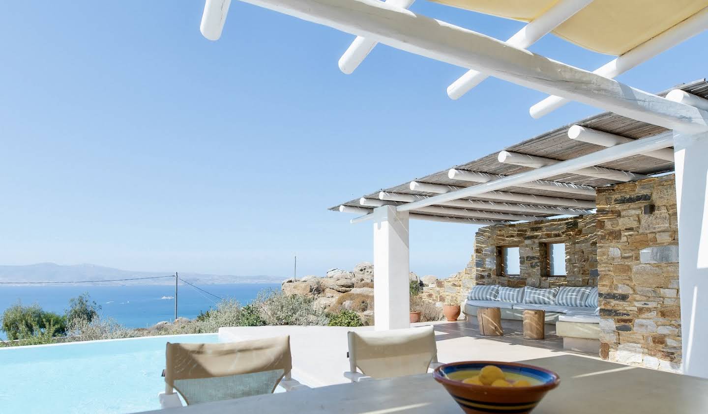 Villa with pool and garden Naxos